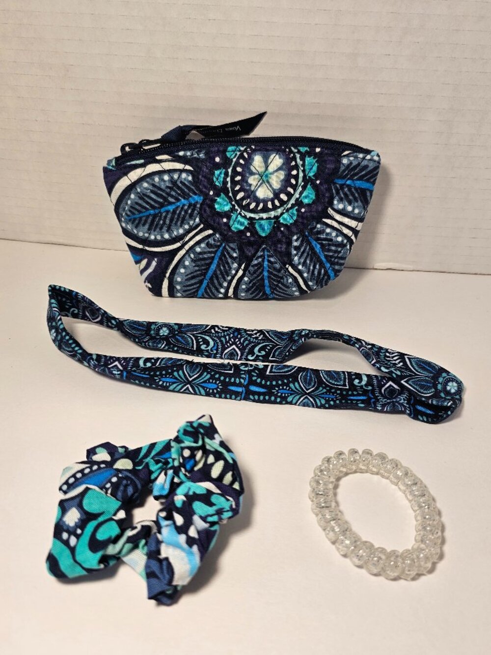 NWT Vera Bradley Hair Accessories Shore Enough Bag Purse Tote Makeup CosmeticSet